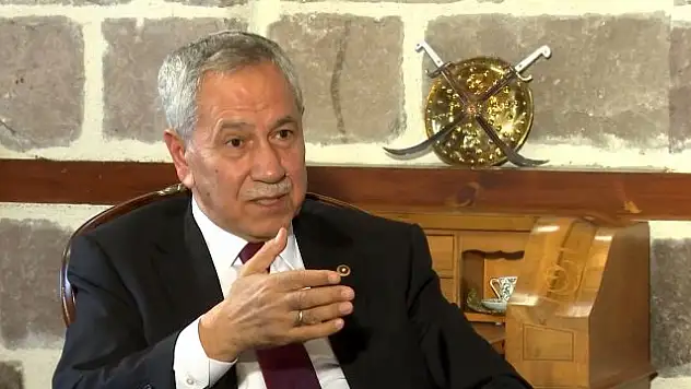 BÜLENT ARINÇ: EVİME TEMİZLİĞE GELEN DAİRE BAŞKANI KADINI GÖRDÜKÇE KAHROLUYORUM