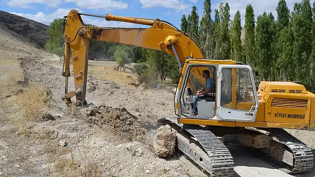 BÜNYAN BELEDİYESİ YOL YAPIM ÇALIŞMALARINDA HIZ KESMİYOR