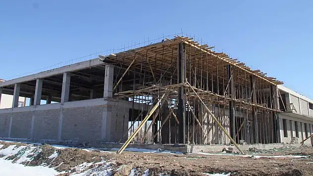 BÜNYAN TİCARET MERKEZİ İNŞAATI DEVAM EDİYOR