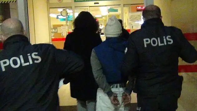 BURSA'DA KISITLAMAYA UYMAYAN KARDEŞLER TERÖR ESTİRDİ: 3 POLİS YARALI