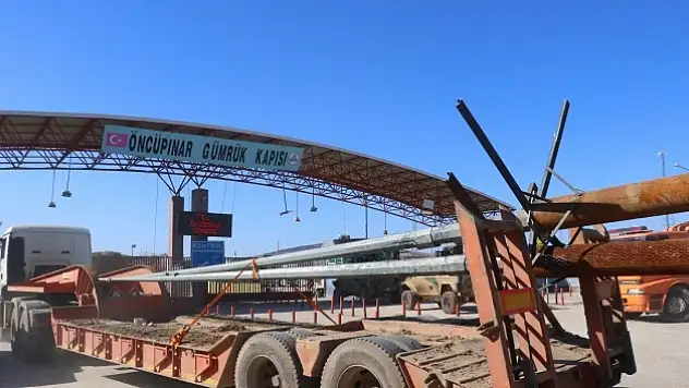 Burseya Dağı'na Türk bayrakları asılıyor