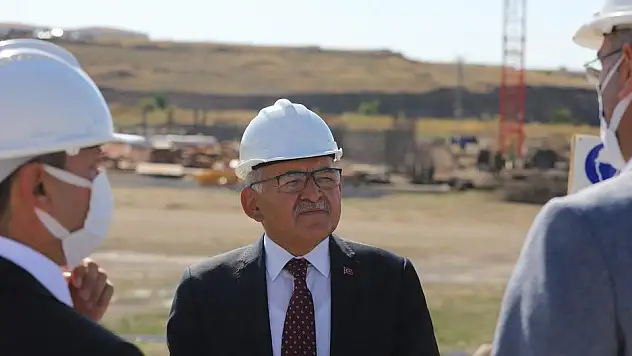 BÜYÜKKILIÇ, 5 BİN KİŞİLİK YURT YATIRIMINI YERİNDE İNCELEDİ