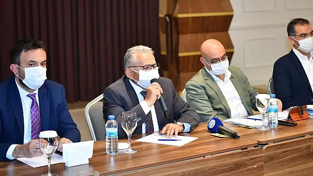 BÜYÜKKILIÇ, 'ERCİYES ZİRVESİ'NDE YATIRIMCILARI UYARDI