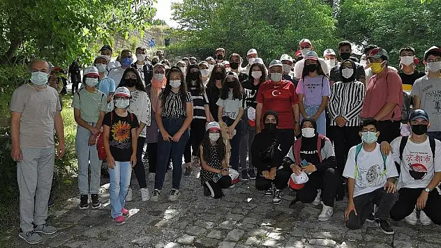 BÜYÜKKILIÇ GENÇLERLE HEM TARİHE HEM DE SAĞLIĞA YOLCULUK YAPTI