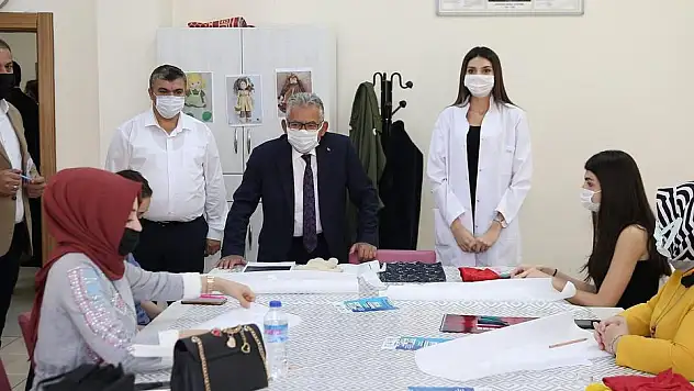 BÜYÜKKILIÇ, İLK YÜZ YÜZE EĞİTİM GÜNÜNDE KURSİYERLERİ YALNIZ BIRAKMADI