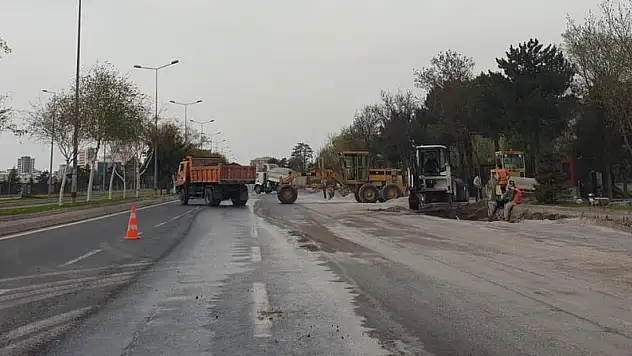 BÜYÜKKILIÇ, 'TALAS BULVARI'NA BİR ŞERİT YOL DAHA İLAVE EDİYOR'