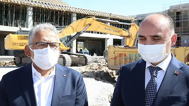 BÜYÜKKILIÇ VE GÜNAYDIN İLE AHMET-İLMİYE BÜYÜKKILIÇ OKUL İNŞAATINI İNCELEDİ