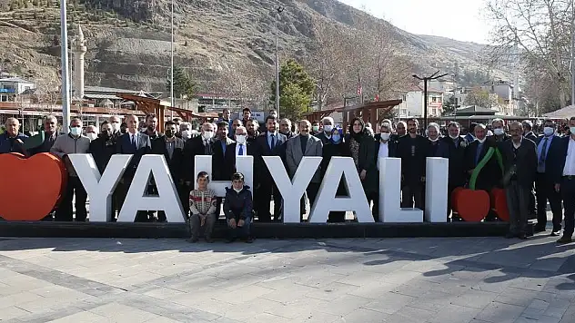 BÜYÜKKILIÇ, YAHYALI'DA 41 MAHALLE MUHTARI İLE BİR ARAYA GELDİ