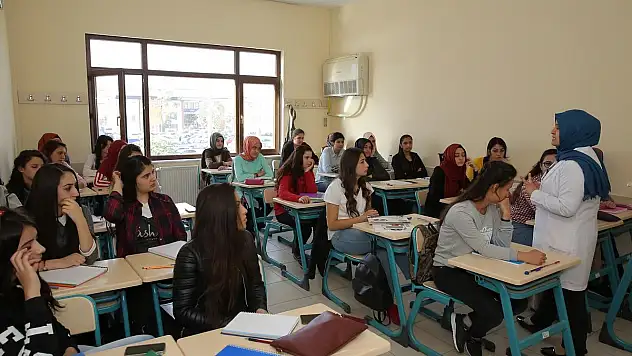 BÜYÜKŞEHİR, 10 BİN ÖĞRENCİYE EĞİTİM VERİYOR