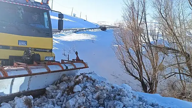 BÜYÜKŞEHİR EKİPLERİ, 13 MAHALLE YOLUNU AÇTI