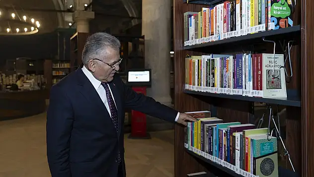 BÜYÜKŞEHİR KÜTÜPHANELERİNDEN 2021'DE 1 MİLYONA YAKIN KİŞİ FAYDALANDI