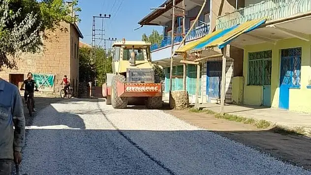BÜYÜKŞEHİR'DEN 7 KIRSAL BÖLGEDE YOL ÇALIŞMASI