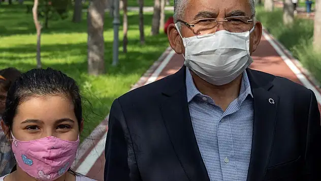 BÜYÜKŞEHİR'DEN ÇOCUKLARA 30 BİN MASKE