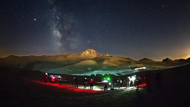 BÜYÜKŞEHİR'DEN ERCİYES'TE ASTROFOTOĞRAFÇILIK EĞİTİM TURU