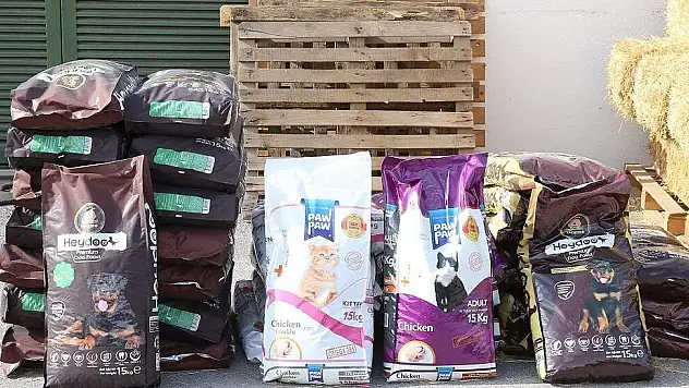 BÜYÜKŞEHİR'DEN YANGIN BÖLGELERİNE YEM VE MAMA DESTEĞİ