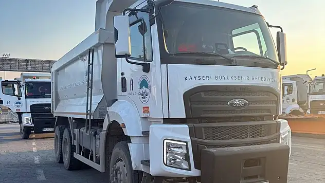 BÜYÜKŞEHİR'İN 500 MİLYON TL'LİK YENİ İŞ MAKİNELERİ GÖRÜCÜYE ÇIKIYOR