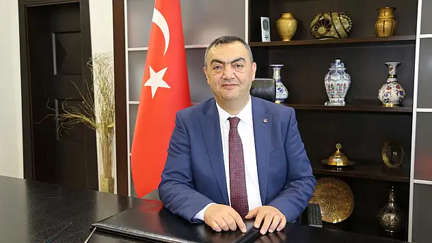 BÜYÜKSİMİTCİ: 'BİZİ AYDINLIK GELECEĞE TAŞIYACAK OLAN GENÇLERİMİZDİR'