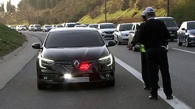 ÇAKARLI ARAÇLARA 126 BİN 252 LİRA PARA CEZASI KESİLDİ