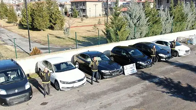 ÇALINTI VE ÇENÇ 6 OTOMOBİLE POLİS EL KOYDU