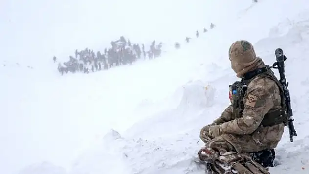 CAN KURTARMAYA GİTTİ ARKADAŞLARINI KAYBETTİ! 8 JANDARMA ŞEHİT OLDU