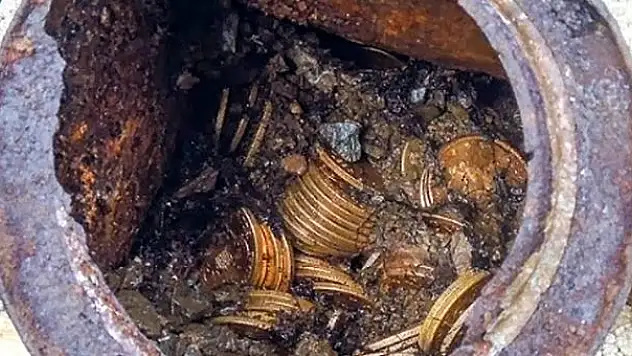 ÇANAKKALE'DEKİ APOLLON SMİNTHEUS TAPINAĞI'NDA BİZANS HAZİNESİ BULUNDU