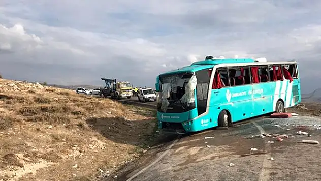 CENAZEYE GİDEN YOLCULARI TAŞIYAN OTOBÜS DEVRİLDİ