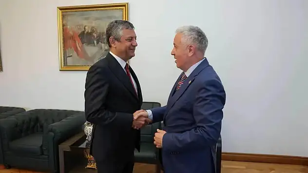 Çetin Arık'tan Özgür Özel'e destek mesajı