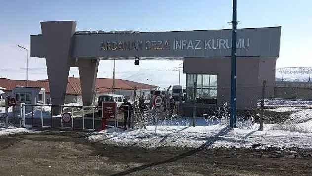 Cezaevi Şoförü, Tartıştığı Uzman Çavuşu Bıçaklayarak Öldürdü