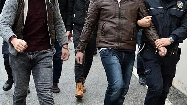 Cezaevi'nden kaçan 2 hükümlü hastanede yakalandı