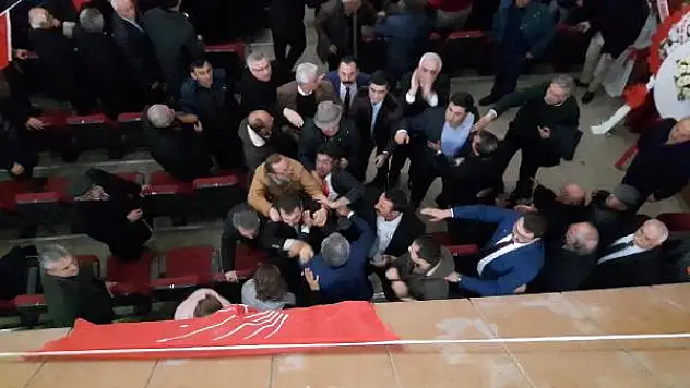 CHP Kongresi'nde kavga