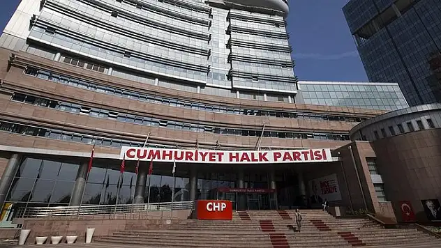 CHP'DE İSTİFA DEPREMİ SÜRÜYOR