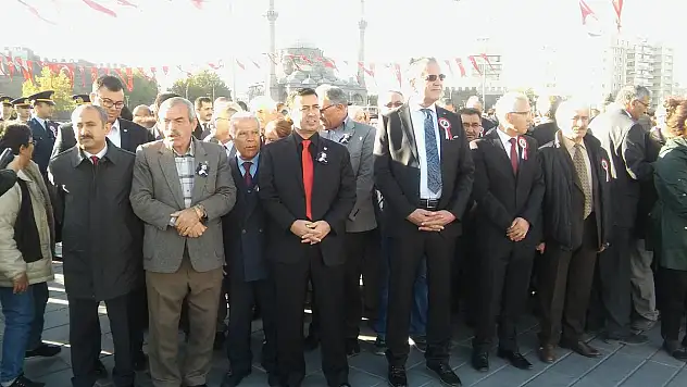 CHP'LİLER ATA'YI BÖYLE ANDI!