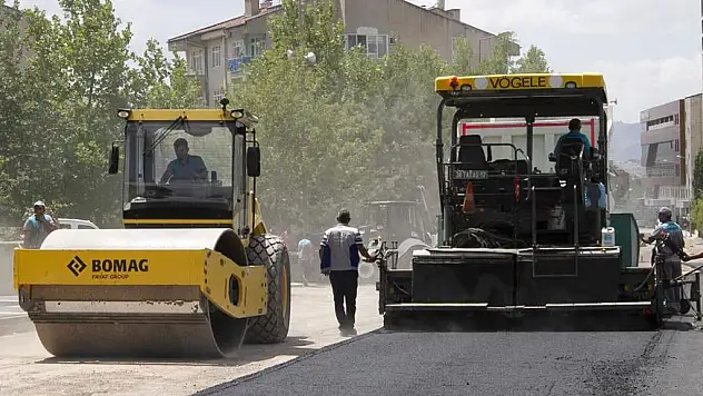 ÇİMENLİ CADDESİ'NE SON KAT ASFALT ATILDI, YOL TRAFİĞE AÇILDI