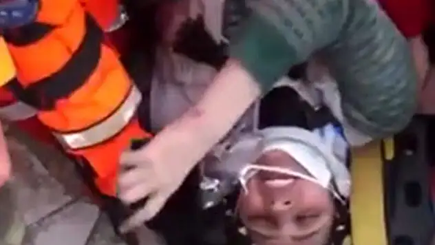 'ÇOCUKLARIM ÇELİK KAPININ ALTINDA KALDI, ONLARI KURTARIN'