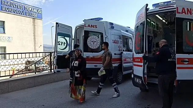 ÇOCUKLARIN KAVGASINA AİLELERDE KARIŞTI: 7 YARALI