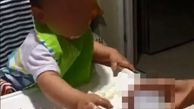ÇOCUKLARINA ALKOL KULLANDIRAN ÇİFT GÖZALTINA ALINDI