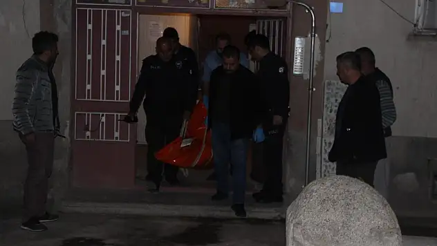 ÇOCUKLARININ GÖZÜ ÖNÜNDE ÖLDÜRDÜ