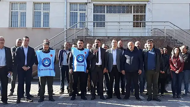 ÇOLAK: 'ÖĞRETMENE ŞİDDET YÜREĞİMİZİ DAĞLIYOR'
