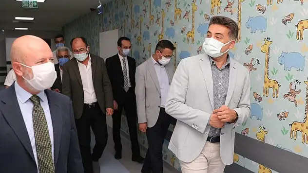 ÇOLAKBAYRAKDAR, ERÜ KANKA ÇOCUK HEMATOLOJİ VE ONKOLOJİ HASTANESİ'Nİ ZİYARET ETTİ