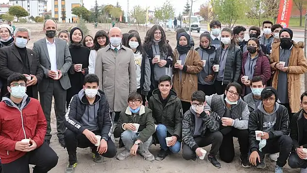 ÇOLAKBAYRAKDAR, 'SEVDAMIZ DAHA YEŞİL KOCASİNAN VE KAYSERİ'