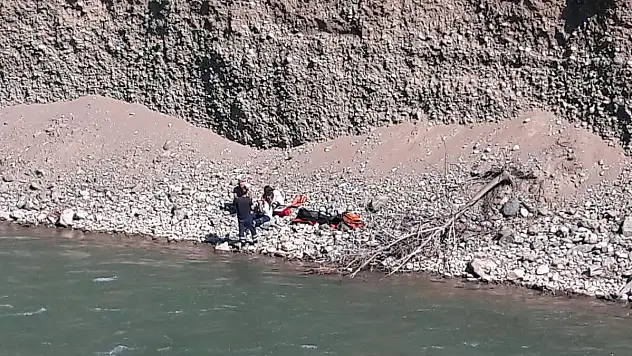 ÇORUH NEHRİ YAKINLARINDA CESET BULUNDU
