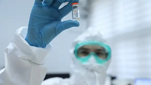 COVİD-19 AŞISININ ANALİZLERİ SAĞLIK BAKANLIĞI LABORATUVARLARINDA YAPILIYOR