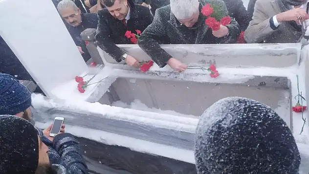 CUMA ULUÇAY DUALARLA ANILDI