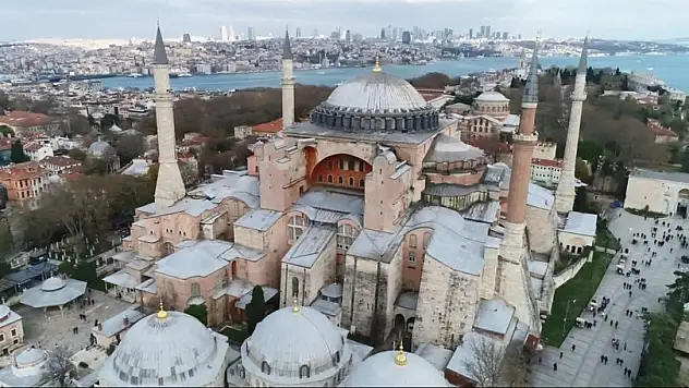 CUMHURBAŞKANI ERDOĞAN: 'AYASOFYA'DAN FETİH SURESİ SESLERİ YÜKSELECEK'