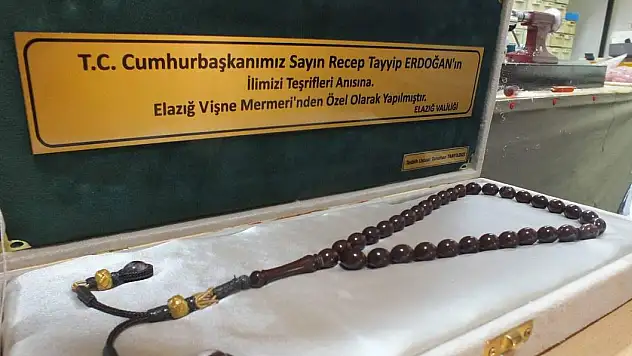 CUMHURBAŞKANI ERDOĞAN İÇİN VİŞNE MERMERİNDEN 'TESPİH' YAPTI