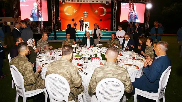 Cumhurbaşkanı Erdoğan Kayseri'de asker ve şehit aileleri ile iftar yaptı