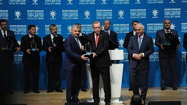 Cumhurbaşkanı Erdoğan'dan, Başkan Çelik'e Ödül