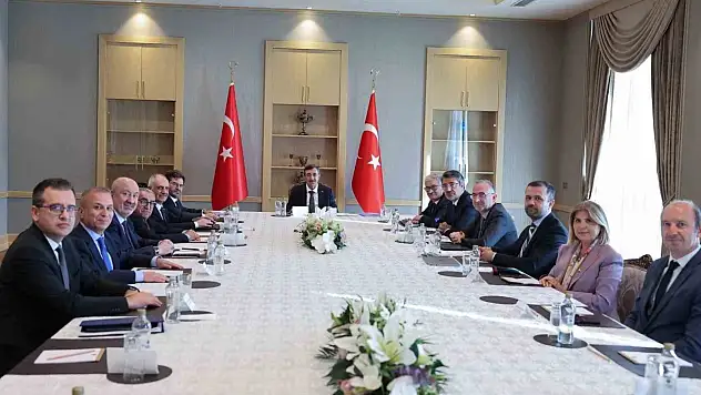 Cumhurbaşkanı Yardımcısı Yılmaz, Cumhurbaşkanlığı Ekonomi Politikaları Kurulu üyeleriyle bir araya geldi