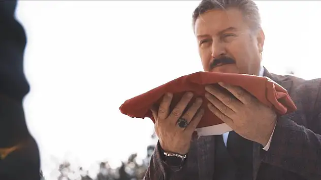 CUMHURBAŞKANI'NIN DOĞUM GÜNÜNÜ 'BAYRAK' MESAJI İLE KUTLADI