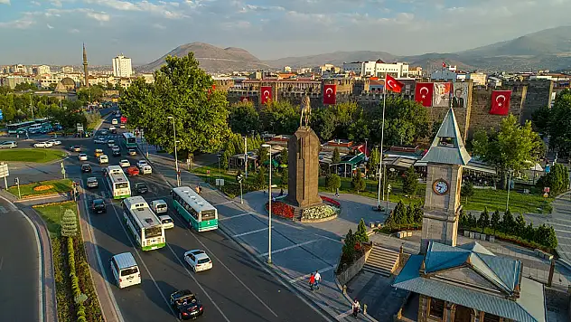 CUMHURİYET MEYDANI 2 GÜN TRAFİĞE KAPATILACAK